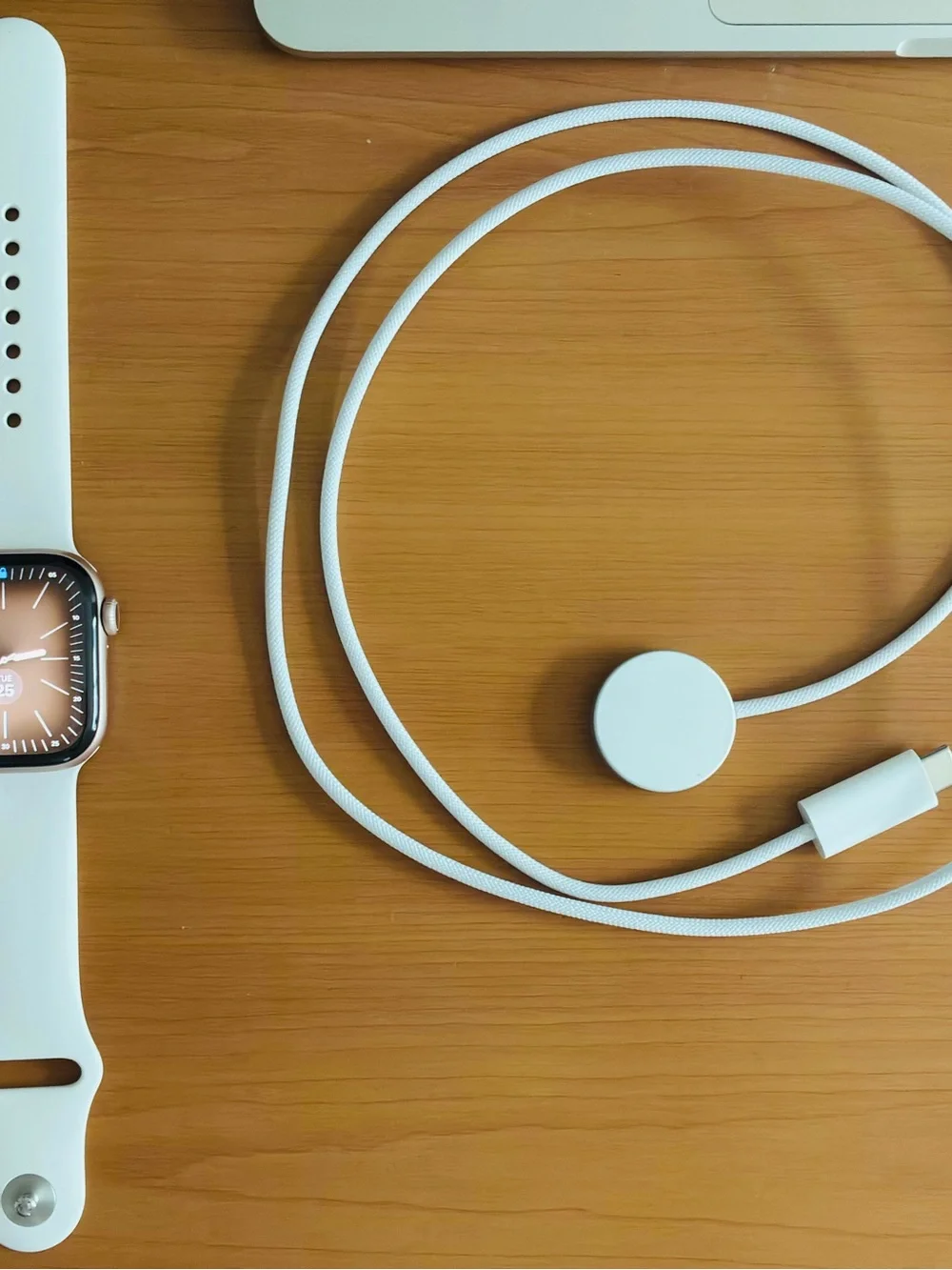 Apple smartwatch white